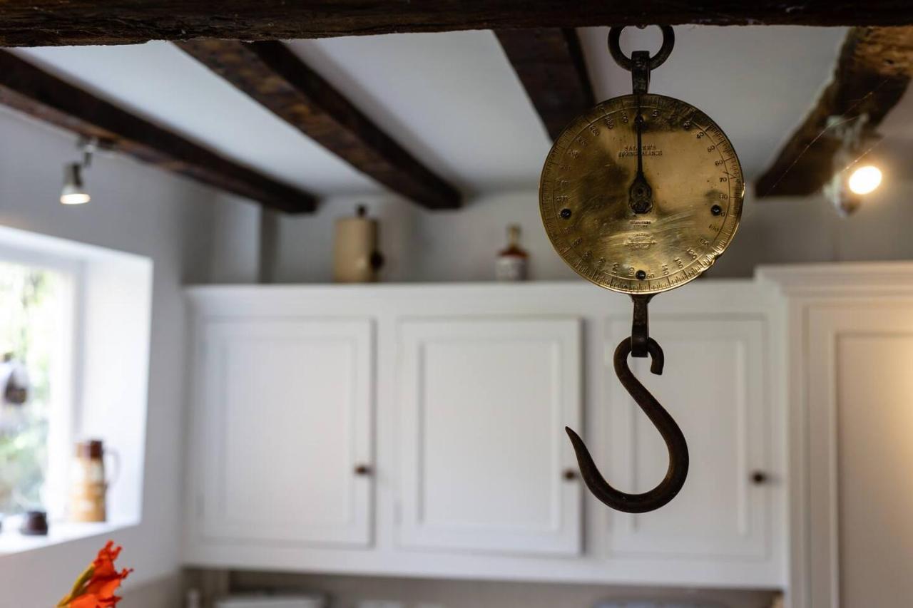 Pass The Keys Magical Period House In The Heart Of Ludlow Exterior foto